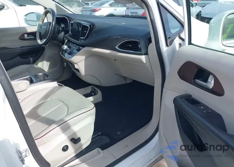 2020 Chrysler Pacifica Limited from USA, damaged, VIN 2C4RC1GGXLR143846